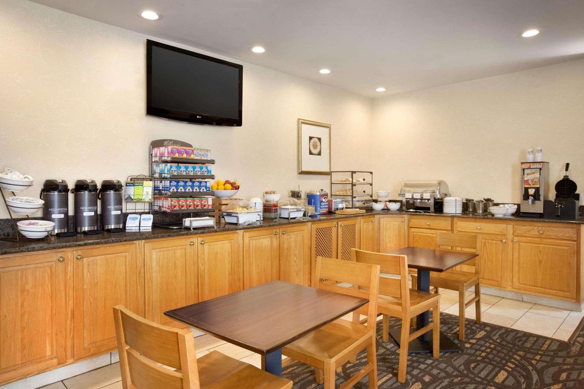 Country Inn & Suites By Radisson, Lexington, Va מראה חיצוני תמונה