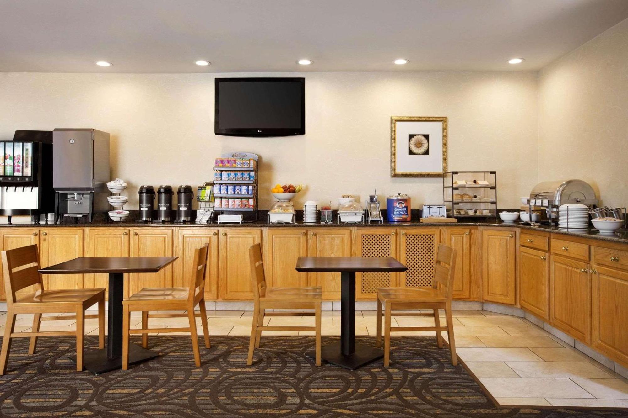 Country Inn & Suites By Radisson, Lexington, Va מראה חיצוני תמונה